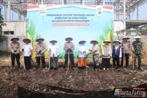 Dukung Swasembada Pangan, Polres Pasuruan Tanam Jagung Serentak Bersama Santri Ponpes Sabilunnajah