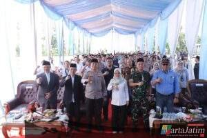Polres Kediri Bersama Forkopimda Gandeng Pondok Gontor 3 Darul Ma’Rifat Tanam Jagung Di Gurah