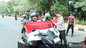 Dorong Semangat Nasionalisme, Kapolres Bangkalan Bagi – bagi Bendera Merah Putih