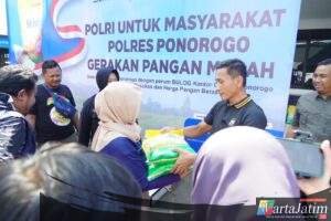 Polres Ponorogo Gelar Pasar Murah, Sediakan 47 ton Beras Warga Sambut Antusias