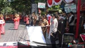 Meriah! Ribuan Pelajar SMP Nganjuk Ikuti Karnaval dan Pawai Budaya HUT RI ke-80