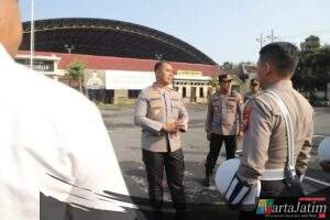 Pimpin Apel Pagi, Kapolres Kediri Beri Motivasi Awal Pekan