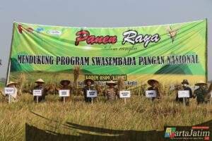 Kodim 0809/Kediri bersama Pemda Gelar Panen Raya Dukung Swasembada Pangan Nasional