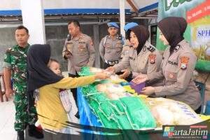 Dukung Stabilitas Harga Pangan Polres Malang Gelar Bazar Murah Warga Sambut Antusias