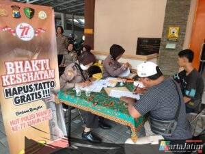 Warga Antusias Layanan Hapus Tato Gratis Polres Situbondo Sambut HUT Polwan ke – 77