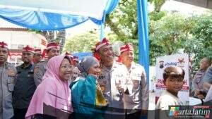 Wakapolri Beri Perhatian Khusus Kepada Biarawati dan Lansia Saat Bakti Sosial di Polsek Genuk