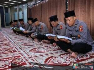 Divhumas Polri Tebar Keberkahan Lewat Pengajian dan Khataman Rutin