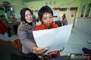 Sambut Hari Jadi ke -77 Polwan Polda Jatim Gelar Bakti Kesehatan di Yayasan Pendidikan Autis Mutiara Hati
