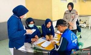 Jelang HUT ke-77: Polwan Polresta Malang Kota Gelar Bakti Kesehatan Gratis untuk Lansia