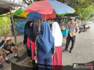 Satlantas Polres Kediri Kota Sampaikan Himbauan Kamseltibcarlantas Di Gor Jayabaya
