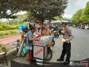Satlantas Polres Kediri Kota Sampaikan Himbauan Kamseltibcarlantas Di Gor Jayabaya