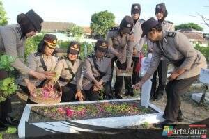 Polwan Polres Kediri Kota Gelar Ziarah di TMP Joyoboyo, Kenang Jasa Para Pahlawan