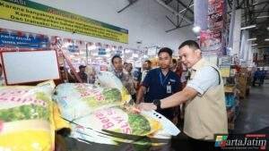 Gerakan Pangan Murah, Polda Jatim Gandeng Bulog Salurkan 2 Ton Beras Rp 11 ribu