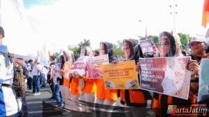 Aksi Unras di Jawa Timur Berjalan Tertib dan Kondusif Kapolrestabes Surabaya Apresiasi Massa Buruh