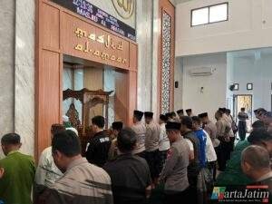 Polres Kediri Gelar Salat Gaib untuk Anggota Polri dan Driver Ojol Korban Aksi Demo di Jakarta