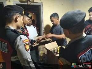 Polres Kediri Kota Razia Tempat Hiburan Malam, Ratusan Botol Miras Disita
