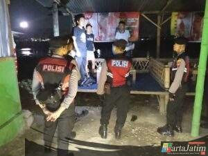 Polres Kediri Kota Rutin Gelar Patroli Dinihari, Temukan Miras Dan Pelajar SMP Yang Masih Nongkrong.Kasat Samapta: Beri Edukasi Bukan Sanksi!!