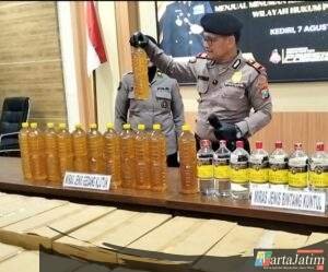 Polres Kediri Berhasil Amankan 4.660 Botol Miras Dari Rumah Kosong Di Desa Wonorejo Wates