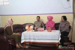 Kapolres Kediri Kota Jenguk Anggota yang Jadi Korban Aksi di Mapolres