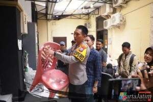 Masa Aksi Demo Kembalikan Barang Hasil Jarahan ke Polres Kediri Kota