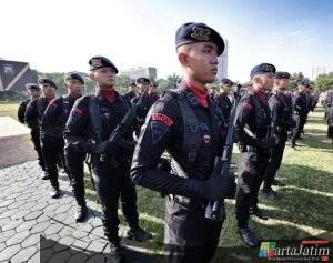 Anggota Sat Brimob Polda Jatim Terima Penghargaan KPLB dari Kapolri