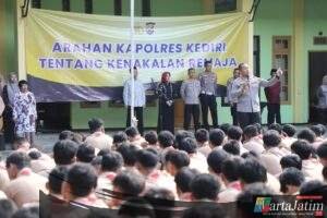 Kapolres Kediri Tanamkan Nilai Positif untuk Siswa SMK YP 17 Pare