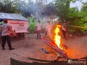 Polsek Ngadiluwih Polres Kediri Bubarkan Arena Judi Sabung Ayam di Desa Banjarejo
