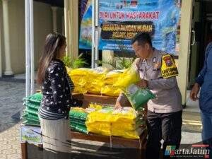 Gerakan Pangan Murah Polsek Kandangan Disambut Antusias Masyarakat