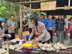Bedah Rumah Warga di Tulakan, Polres Pacitan Peringati Hari Jadi Polwan ke -77