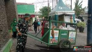 Jelang HUT TNI ke 80, Koramil 0809/02 Pesantren bersama Lembaga Lintas Sektor Bersihkan Pasar Pahing