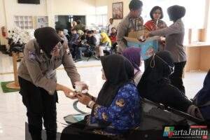 Siapkan Makanan Gratis untuk Pemohon SKCK, Polres Mojokerto Kota Hadirkan Layanan Prima yang Humanis
