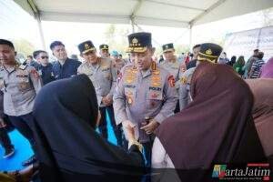 Kapolri Berikan Bansos dan Salurkan Bahan Pangan Murah di Semarang