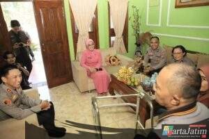 Kapolres Kediri Kota Anjangsana, Beri Dukungan Moril kepada Personel yang Sakit Menahun