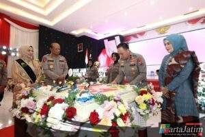 Gelar Tasyakuran Hari Jadi Polisi Wanita ke-77, Kapolda Jatim dan Ibu Asuh Polwan Beri Pesan Khusus
