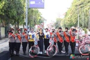Polwan Polres Kediri Kota Meriahkan Parade Sepeda Hias HUT ke-80 RI dan Hari Jadi Kota Kediri