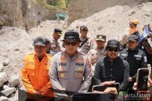 Tim SAR Gabungan Polres Magetan Berhasil Evakuasi Korban Longsor Tambang Trosono