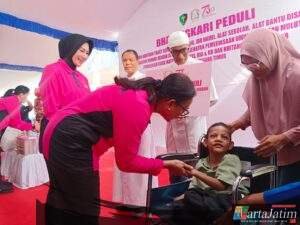 Ketua Umum Bhayangkari Salurkan 5.000 Paket Bansos, Gelar Bakti Kesehatan dan Religi di NTT