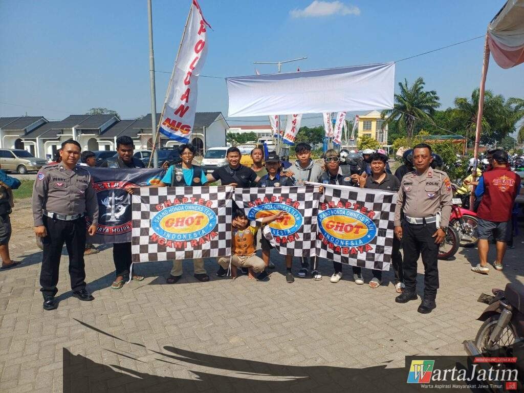 Anggota Lantas Polsek Krian Sosialisasikan Keselamatan Berlalu Lintas Bersama Komunitas Honda Saptiraiding