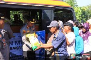 Polres Ngawi Berbagi Warga Desa Pacing : Terimakasih Pak Polisi