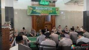 Polres Nganjuk Gelar Binrohtal, Tekankan Pentingnya Sholat sebagai Tolak Ukur Batiniah