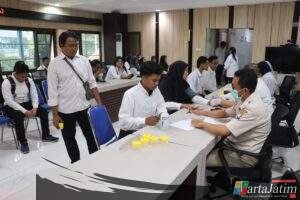 Polres Pelabuhan Tanjungperak Lakukan Pemeriksaan Kesehatan untuk Petugas SPPG