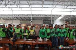 Kapolres Bojonegoro Beri Bantuan Komunitas Ojol Ajak Jaga Kamtibmas
