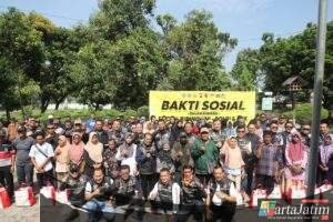 Social Riding TNI-Polri dan DBK Kediri Raya, Bagikan Paket Sembako untuk Warga Kandat