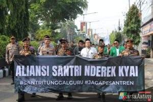 Polres Kediri Kota Amankan Longmarch Damai Santri “Nderek Kyai” Berjalan aman dan Kondusif