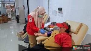 Sambut HUT Humas Polri ke-74, Si Humas Polres Nganjuk Gelar Donor Darah Bersama Wartawan dan Masyarakat