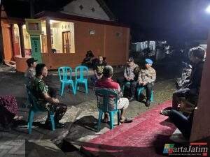 Kasi Propam Polres Kediri Patroli, Pantau Warga Jaga di Pos Satkamling Desa Dungus Kecamatan Kunjang
