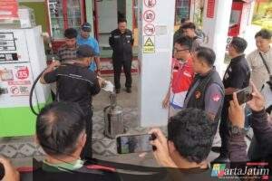 POLRES BLITAR SIDAK SPBU DI WILAYAH HUKUMNYA MENINDAK LANJUTI  KELUHAN MASYARAKAT,  BBM BERCAMPUR AIR