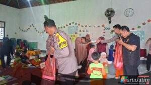 Mobil Senyum Polsek Gurah Tebar Kebaikan di Jumat Berkah