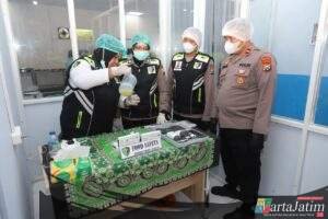 Tim Dokkes Polres Magetan Uji Food Safety di SPPG Poncol