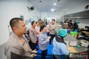 Kapolri dan Ketua Komisi IV DPR Tinjau SPPG YKB Polres Karanganyar, Dukung Penuh Program MBG